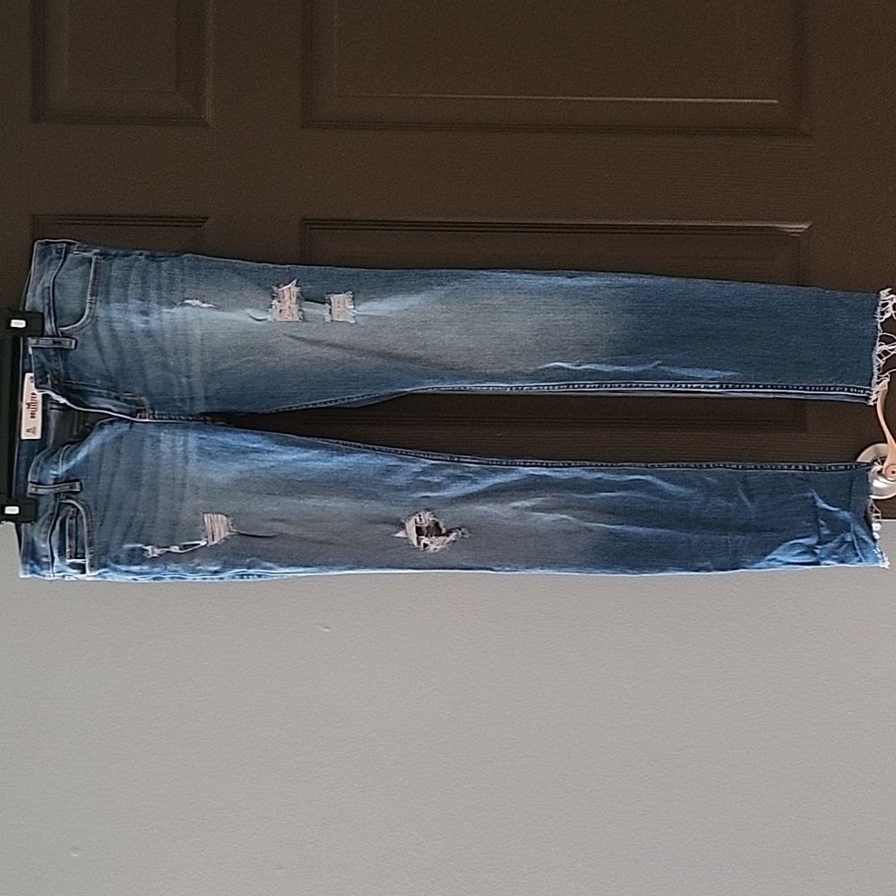 Hollister size 7 long ripped jeans
